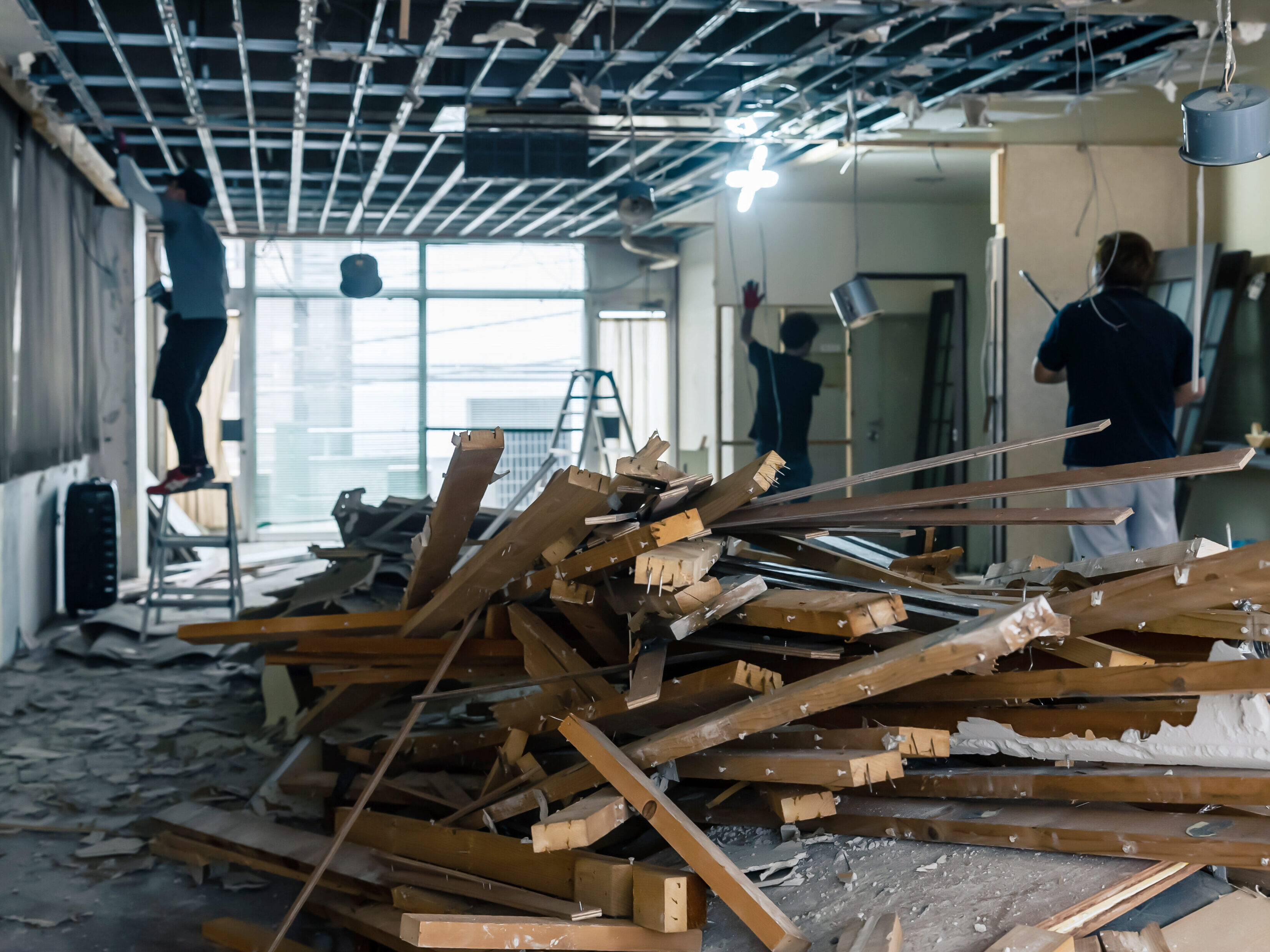 解体現場　内装工事